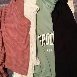 4 pieces women’s 2xl tops pink, white& green are short tops black is regular